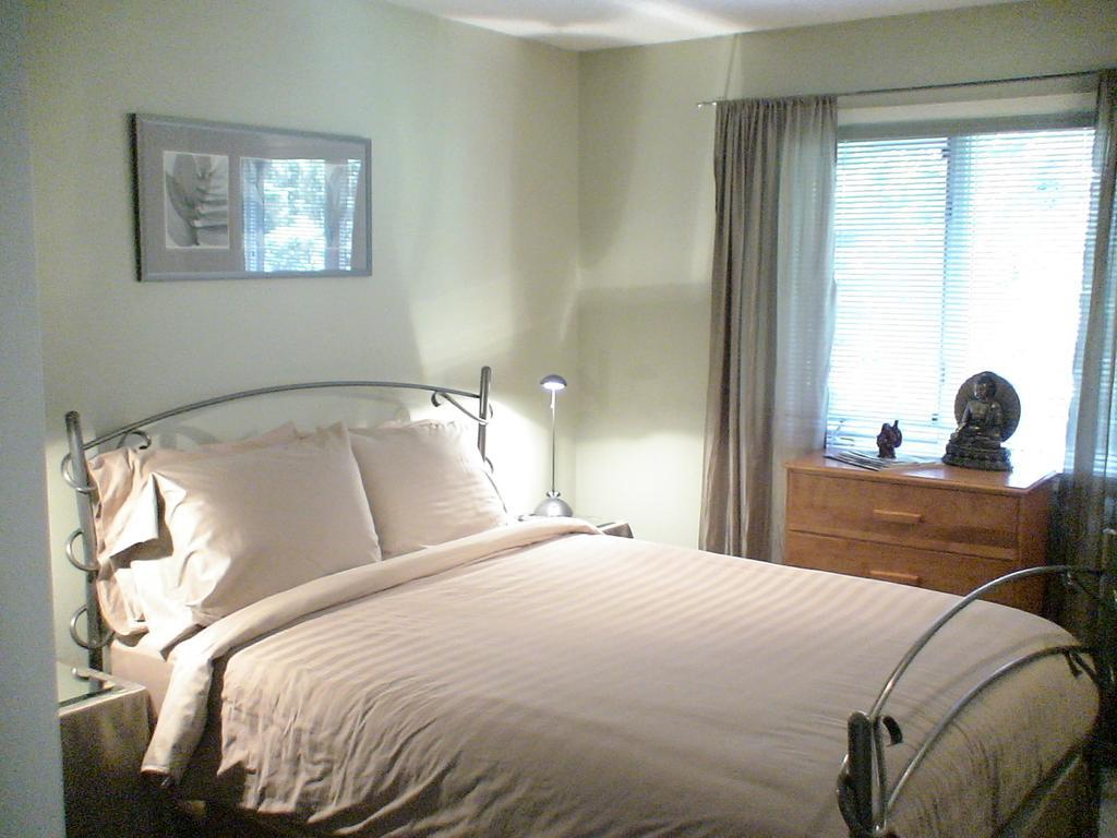 Redwood Meadows Bed And Breakfast Bragg Creek Szoba fotó